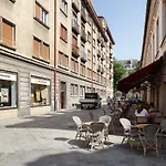 Feel Like Home At Strakova Apartment - Hearth Of The City Center