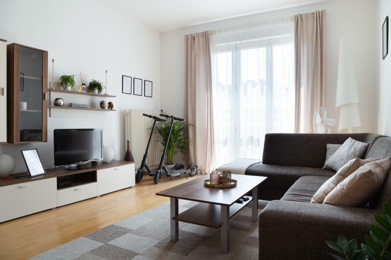 Apartmán Feel Like At Strakova - Hearth Of The City Center *